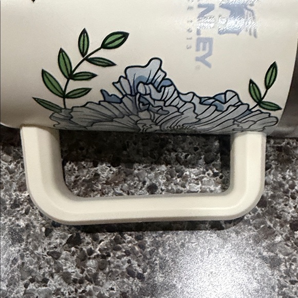 Stanley 40 oz Quencher – Cream Floral Artist Edition (2022, Glynn Rosenberg) - Picture 15 of 16